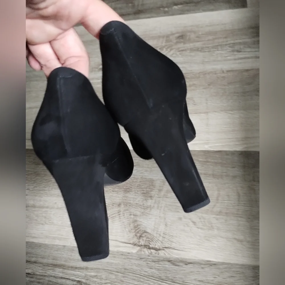 Celine Black Suede Pumps 9 - Picture 6 of 11